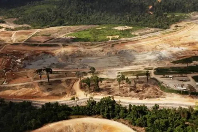 Foto aérea mostra desmatamento em Altamira para construção da hidrelétrica (Mario Tama/Getty Images)