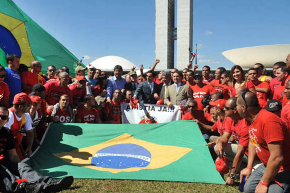 Senado aprova anistia aos bombeiros do Rio