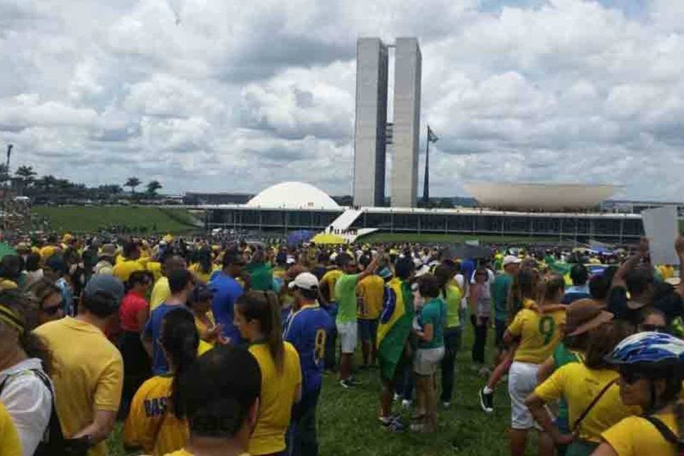 Manifestação em Brasília critica tarifaço de energia
