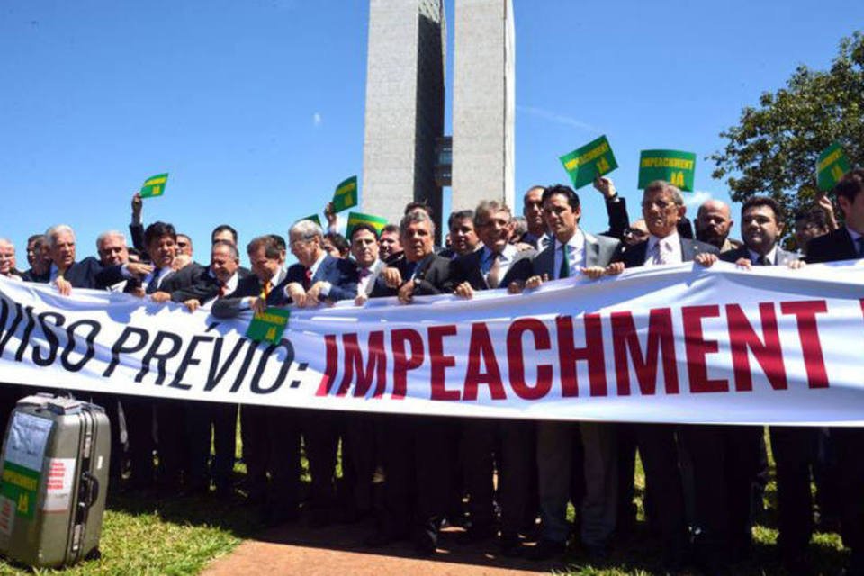 Oposição faz ato pelo impeachment em frente ao Planalto