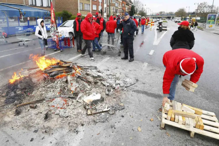 Ato em Bruxelas: na região, piquetes foram feitos em ruas para atrapalhar o trânsito (Yves Herman/Reuters)
