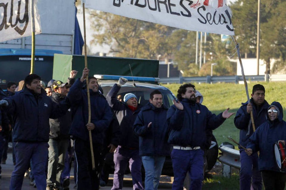 Greve geral na Argentina bloqueia ruas da capital