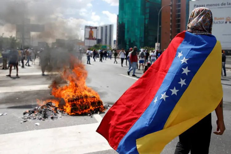 
	Protesto: o presidente venezuelano diz que um golpe de Estado contra ele est&aacute; sendo planejado
 (Carlos Garcia Rawlins / Reuters)