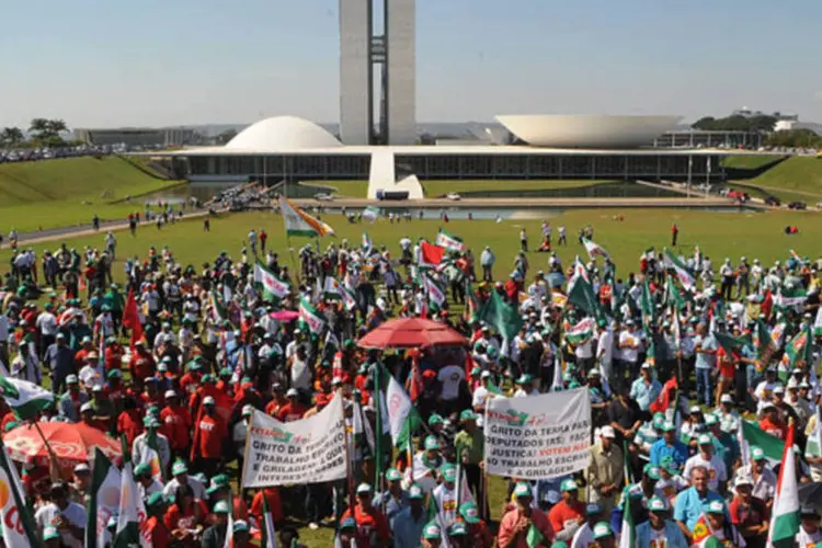 Protesto do movimento Trabalhadores rurais do Grito da Terra Brasil 2011, outra organização que pede revisão do código (Wilson Dias/Abr)