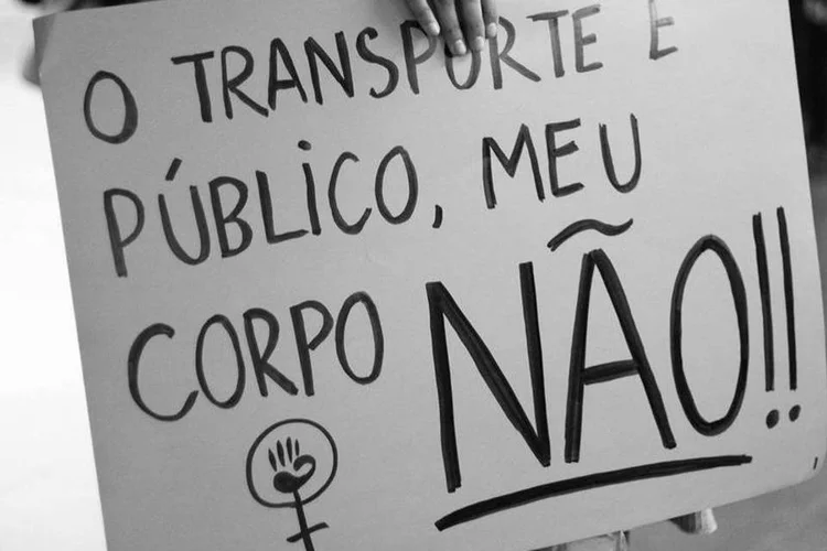 
	Ass&eacute;dio no metr&ocirc;: de acordo com os dados oficiais, um estupro foi registrado a cada 155 dias no metr&ocirc; paulistano
 (Reprodução/FacebookChegadeAssédio)