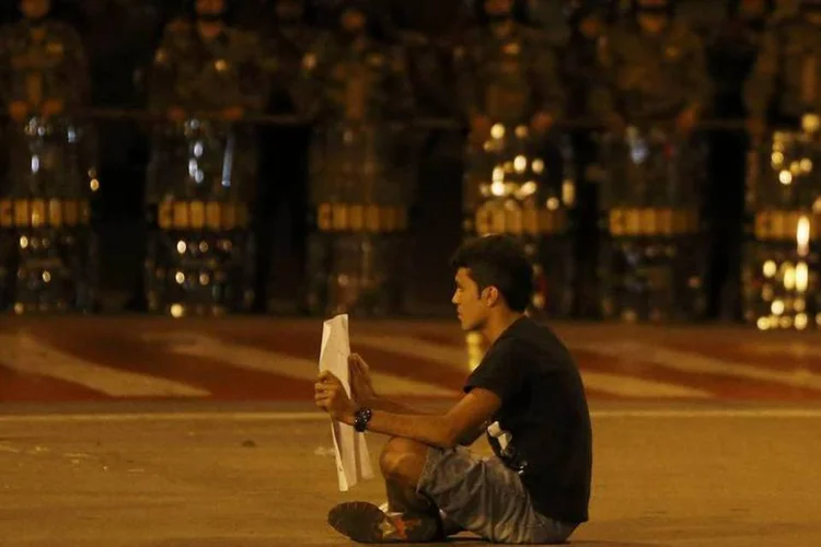 Manifestante durante protesto contra a Copa, em Belo Horizonte, nesta quinta-feira  (Leonhard Foeger/Reuters)