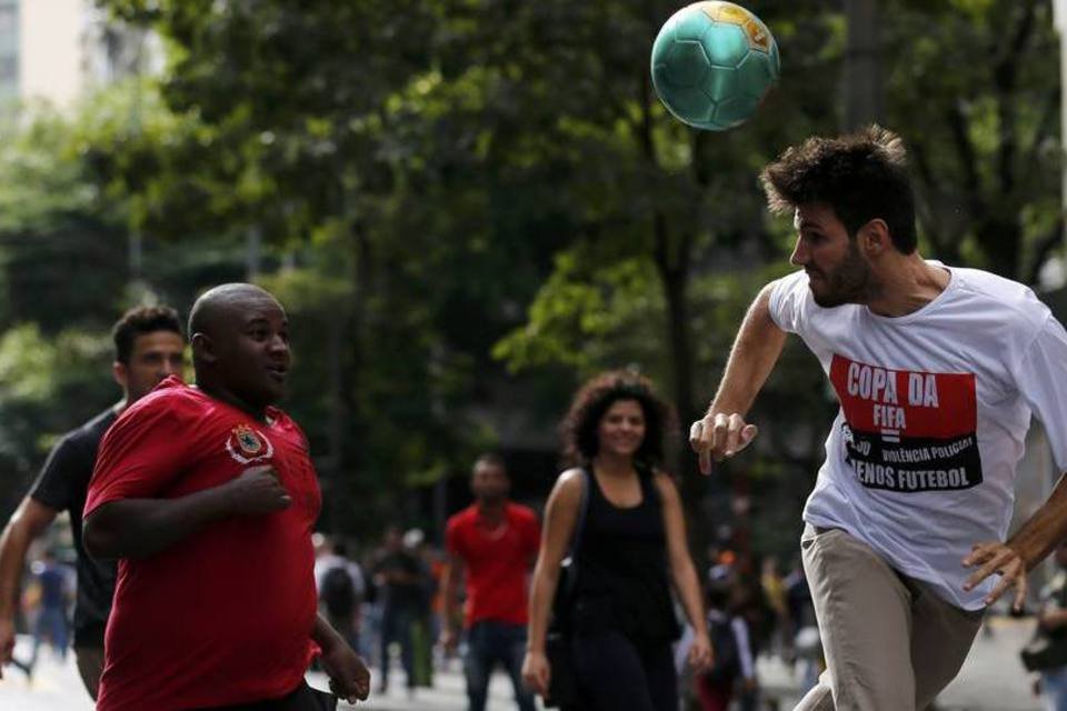 Manifestantes entram em confronto com a polícia em BH