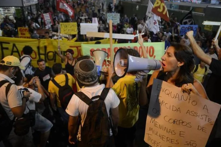 Protesto contra os gastos públicos na Copa do Mundo, em Brasília (Fábio Rodrigues Pozzebom/Agência Brasil)