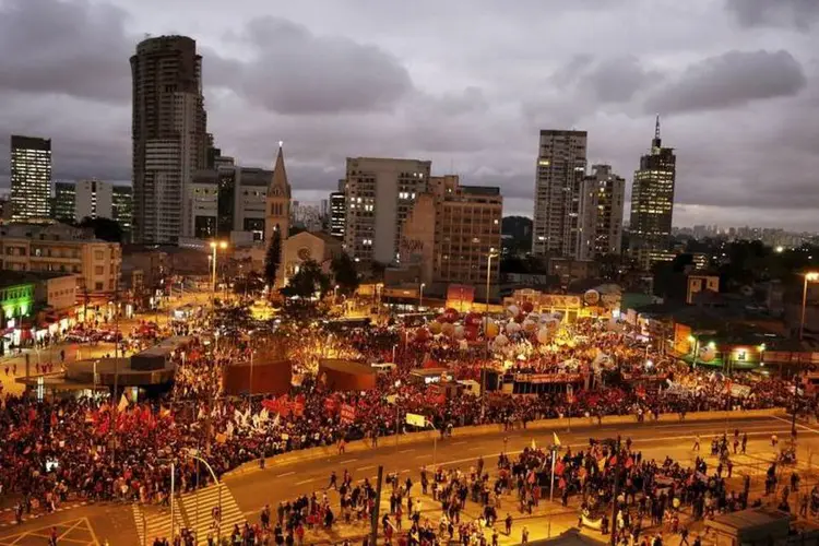 
	Protesto contra impeachment em S&atilde;o Paulo
 (Nacho Doce/Reuters)