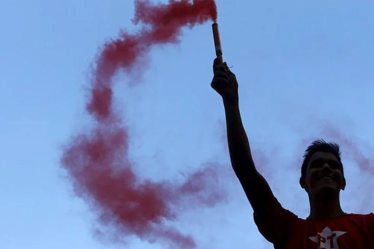 Protesto contra impeachment no Rio 20/08 (Ricardo Moraes/Reuters)
