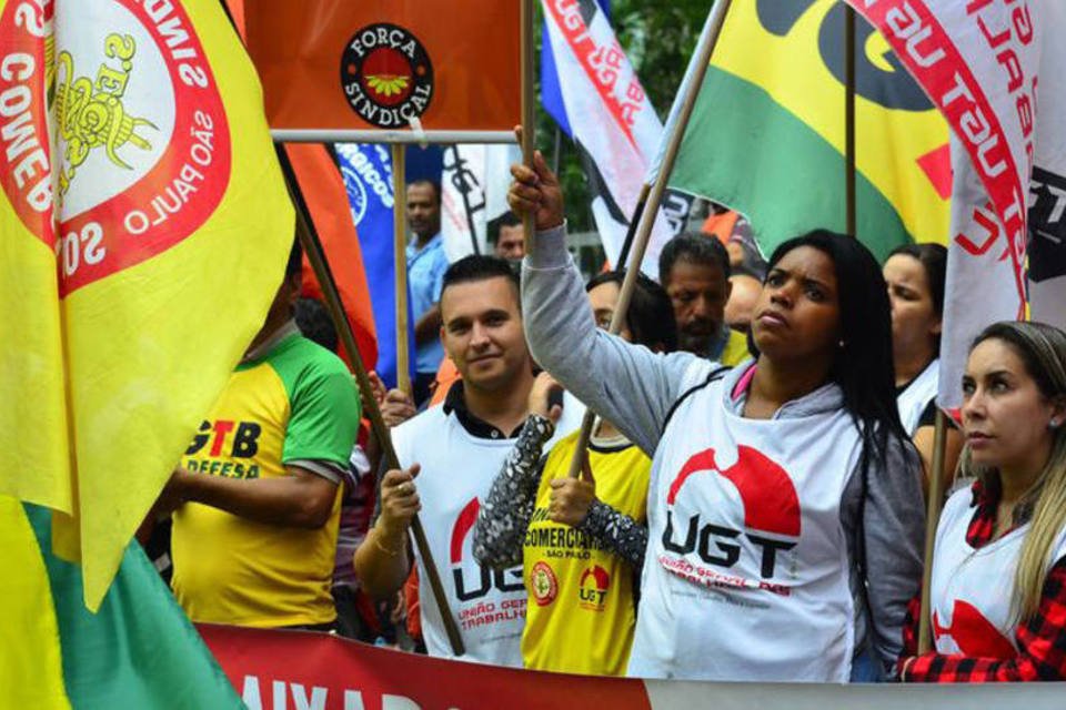 Sindicalistas protestam em São Paulo contra juros altos
