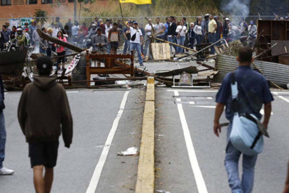 Violência se intensifica na dividida Venezuela