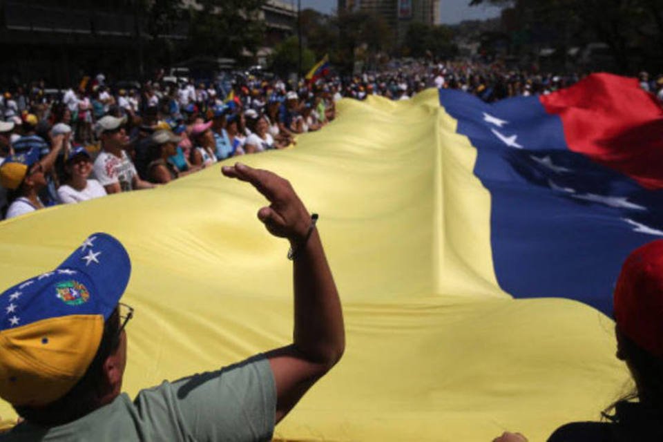 Oposição volta às ruas por referendo contra Maduro