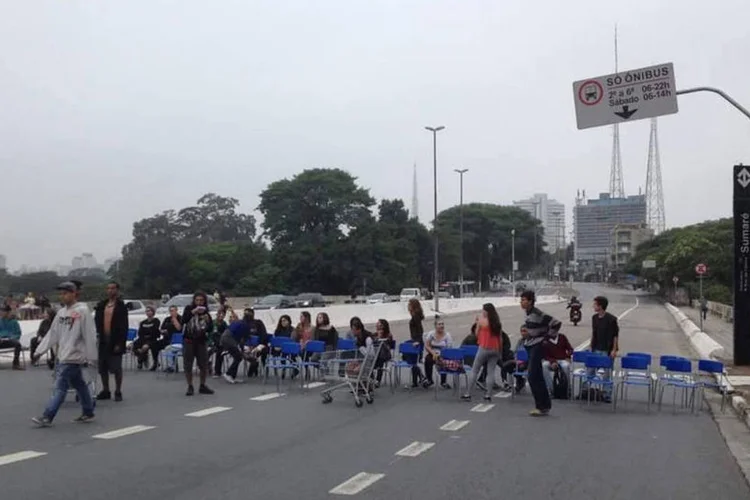
	Protestos de estudantes: medida do governo fechar&aacute; 93 unidades de ensino em todo o estado e afetar&aacute; 311 mil alunos
 (Facebook Não Fechem Minha Escola / Divulgação)