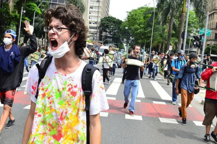 
	Protestos: ato tamb&eacute;m &eacute; contra o autoritarismo do estado e os cortes do governo na educa&ccedil;&atilde;o
 (Rovena Rosa / Agência Brasil)