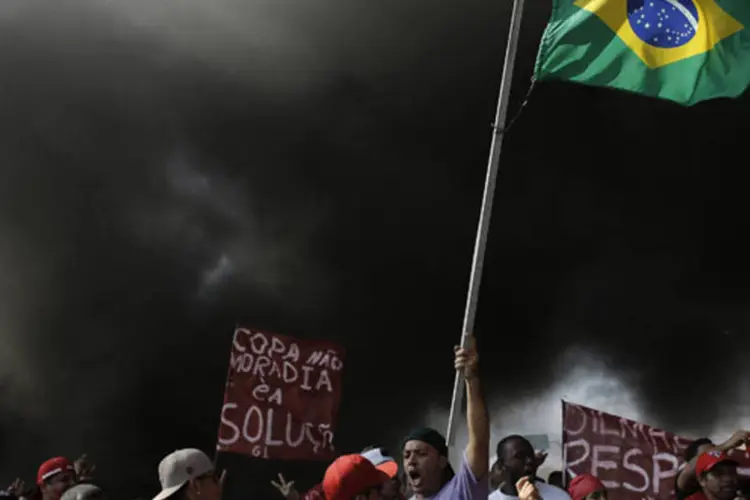 
	MTST protesta em Itaquera: local de abertura da Copa foi palco de manifesta&ccedil;&atilde;o desta quinta
 (REUTERS/Nacho Doce)