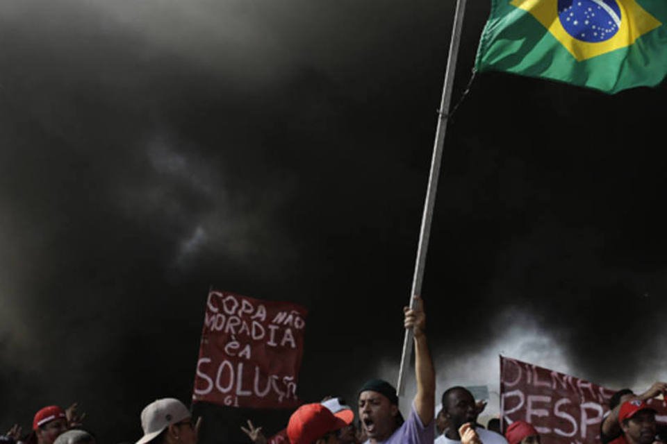 Protestos reúnem milhares em várias cidades do Brasil