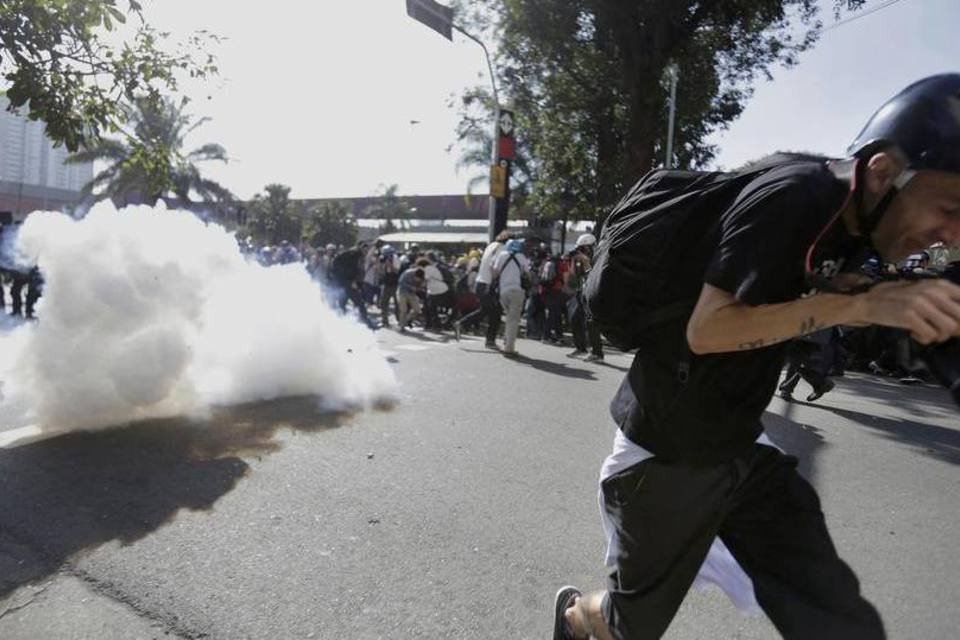 2 jornalistas da CNN ficam feridos em protesto em São Paulo