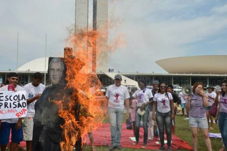 
	Rejei&ccedil;&atilde;o: 53% dos entrevistados consideram o Congresso ruim ou p&eacute;ssimo - apenas em 1993, a propor&ccedil;&atilde;o de insatisfeitos era mais alta a e atingia 56%
 (Agência Brasil)