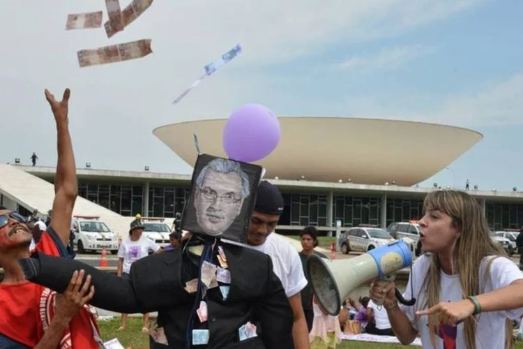 
	Protesto contra Cunha em Bras&iacute;lia: est&atilde;o previstos protestos em ao menos 11 cidades
 (Agência Brasil)