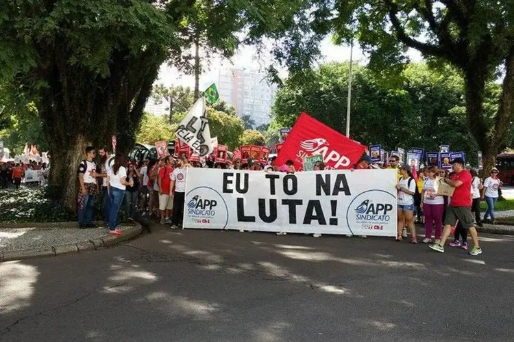 
	Protesto em Curitiba: professores entraram em greve contra o projeto encaminhado pelo Executivo para alterar a previd&ecirc;ncia estadual
 (APP- Sindicato)