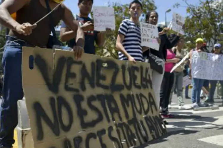
	Protesto contra o governo de Nicol&aacute;s Maduro: Venezuela registra h&aacute; um m&ecirc;s protestos de estudantes e da oposi&ccedil;&atilde;o contra criminalidade e alto custo de vida
 (AFP)