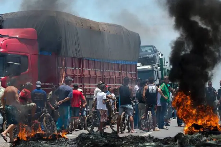 
	 Protesto de caminhoneiros: um custo de 5 bilh&otilde;es de reais a mais com a volta dos impostos sobre o diesel
 (Marcelo Camargo/Agência Brasil)