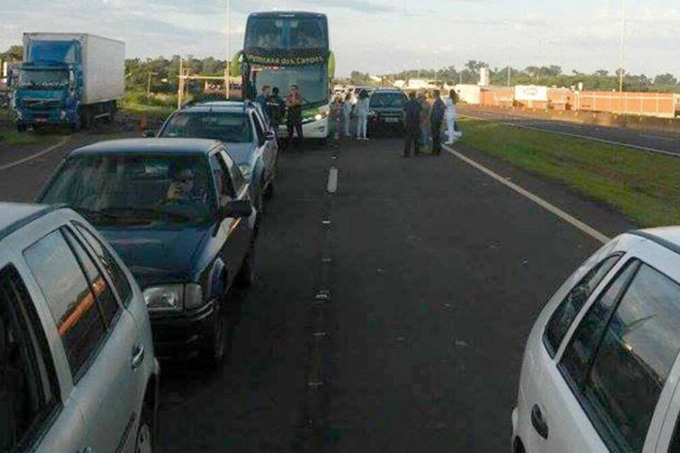 Acidente com caminhões e ônibus deixa 6 mortos no Paraná