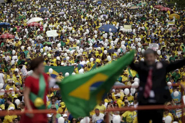 Protesto em Brasília: as maiores atrações entre os "souvenirs" são os bonecos infláveis "Pixuleco" (Ueslei Marcelino/Reuters)