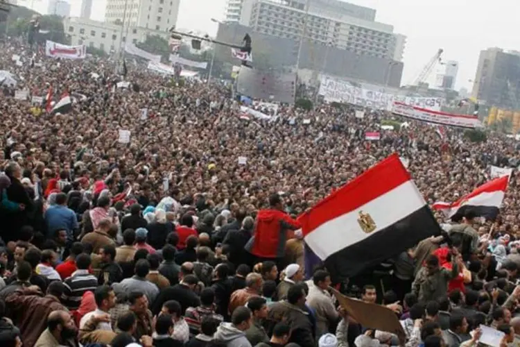 Multidão se reúne no Cairo para pedir a saída de Mubarak (Chris Hondros/Getty Images)