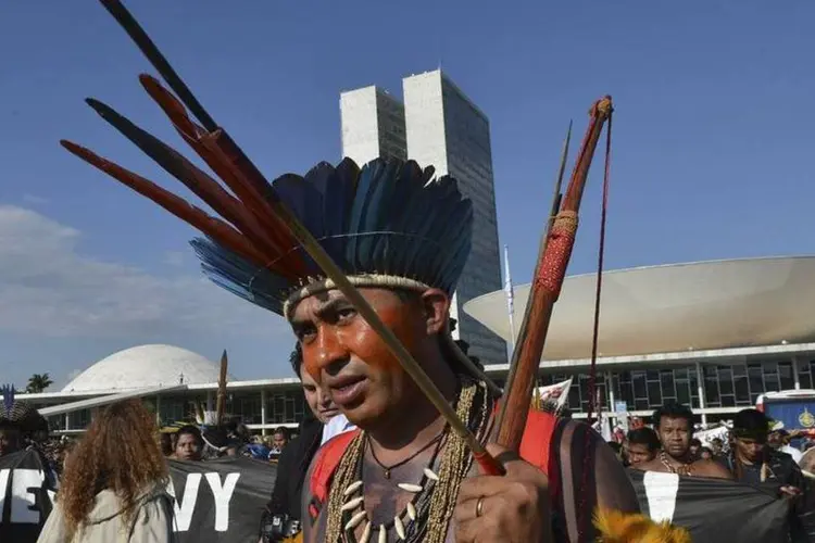 
	&Iacute;ndios protestam por demarca&ccedil;&atilde;o e contra discrimina&ccedil;&atilde;o, no Congresso Nacional
 (José Cruz/Agência Brasil)