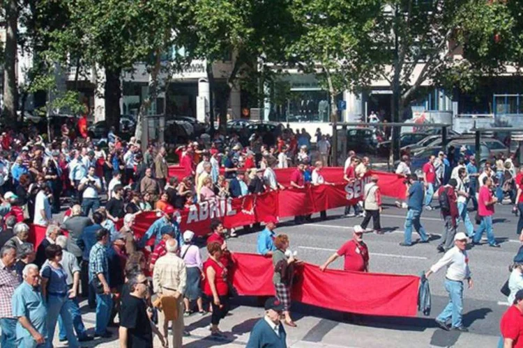 ''Associação 25 de Abril'', criada para defender a memória da data histórica e propagar a democracia, faltou às homenagens oficiais (Wikimedia Commons)