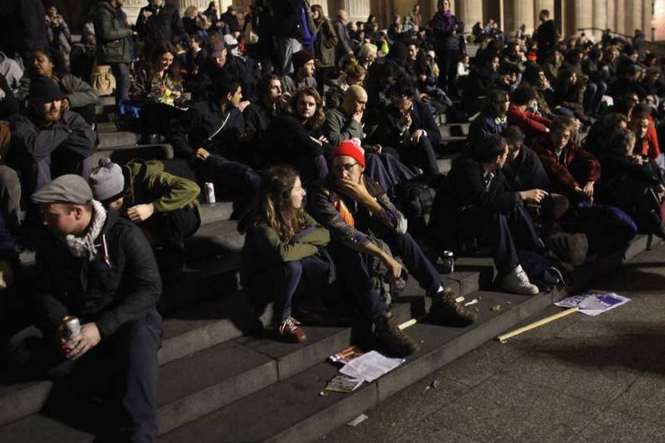 Milhares de estudantes protestam em Londres contra alta de taxas na educação