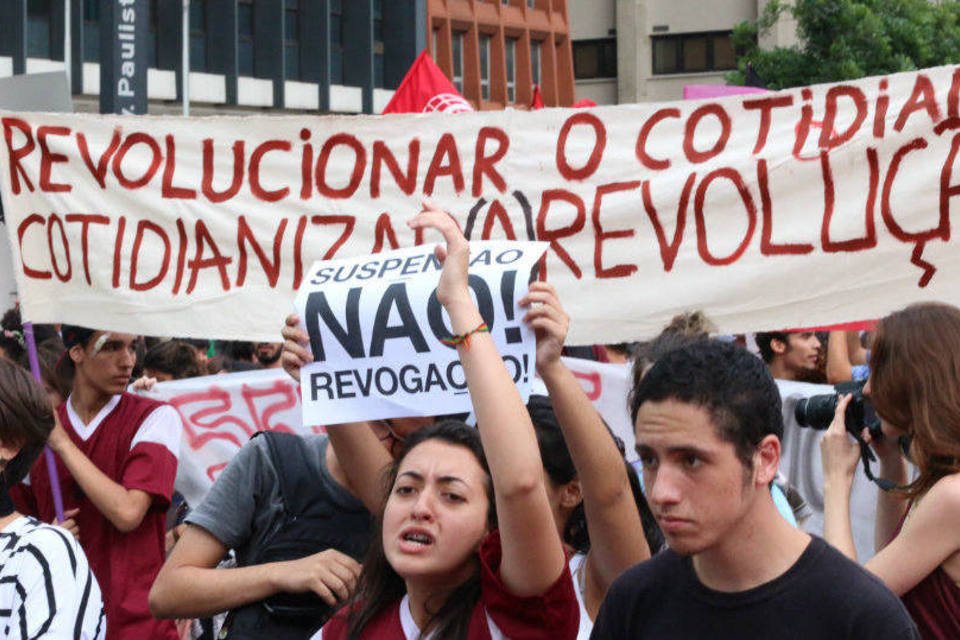 Estudantes protestam na Paulista contra mudanças no ensino