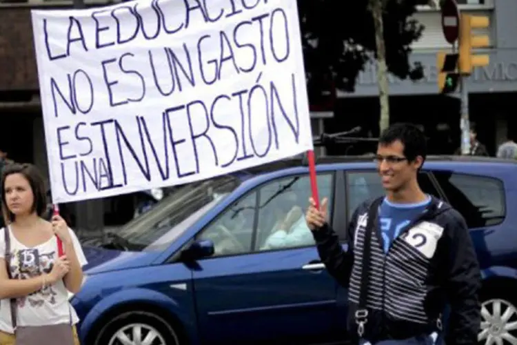 Estudantes protestam na Espanha contra os cortes na educação em outubro de 2011: estão previstas manifestações em cerca de 40 cidades do país (Josep Lago/AFP)