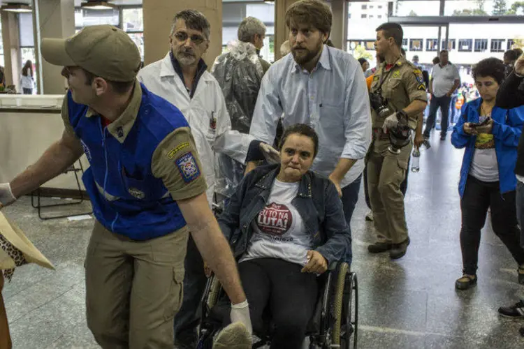
	Protesto em Curitiba: dentre os feridos, 35 pessoas que precisavam de atendimento m&eacute;dico foram encaminhadas a hospitais, principalmente o Hospital Cajuru
 (Everson Bressan/SMCS)