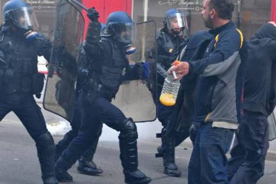 França tem protestos violentos após morte de ambientalista