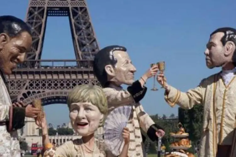 O protesto da Oxfam na Torre Eiffel contra os líderes do G8  (Pierre Verdy/AFP)