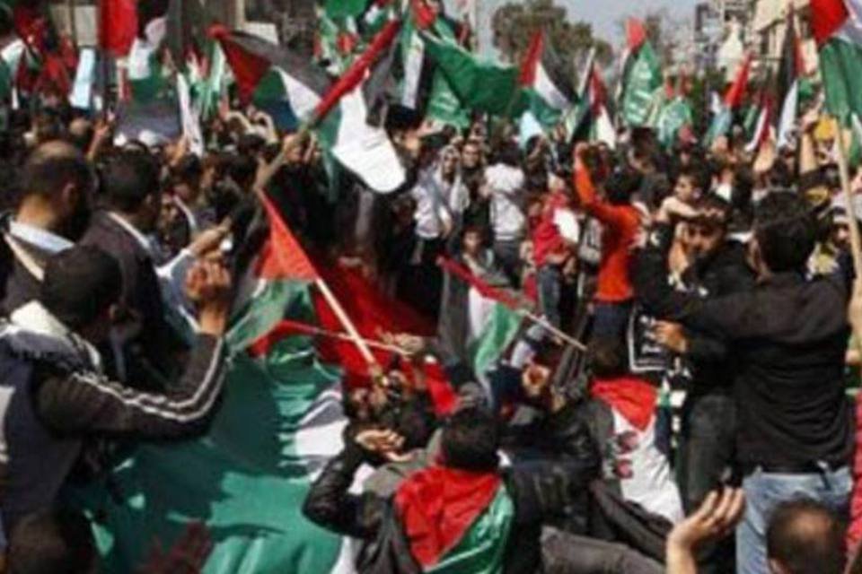 Manifestantes pedem unidade entre palestinos em Gaza