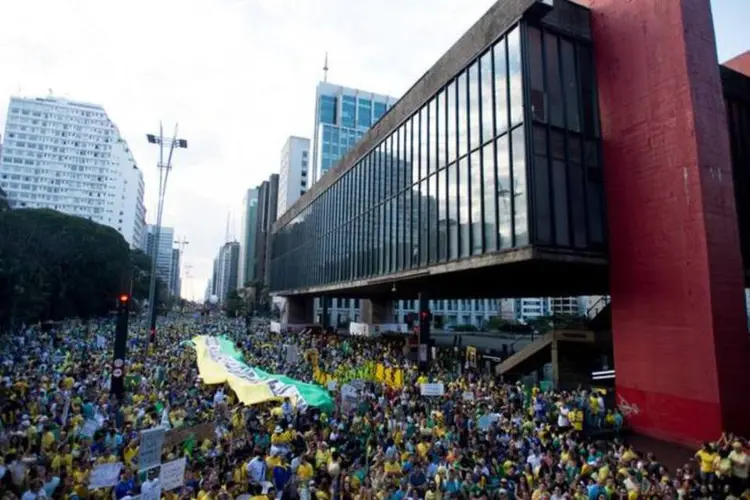 
	Cerca de 600 pessoas compareceram ao ato de lan&ccedil;amento da Frente Povo Sem Medo na Avenida Paulista
 (Agência Brasil)
