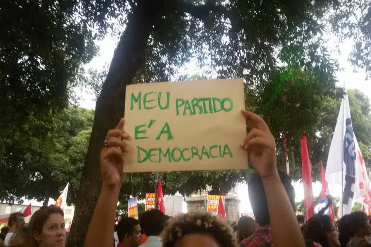 
	Protestos pela democracia: &ldquo;Tomamos a iniciativa de organizar esse abaixo-assinado por conta da grave situa&ccedil;&atilde;o pol&iacute;tica que o Brasil atravessa hoje&quot;
 (Carolina Gagliano/Arquivo Pessoal cedido a EXAME.com)