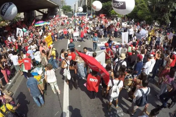 
	Manifestantes na Avenida Paulista em ato pr&oacute;-governo
 (Juca Varella/Agencia Brasil)