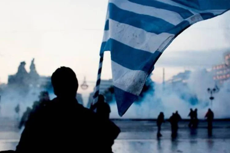 
	Protesto na Gr&eacute;cia: as quedas mais acentuadas foram na Gr&eacute;cia e Espanha, pa&iacute;ses europeus mais atingidos pela crise
 (Stefania Mizara/Corbis/Latin Stock)