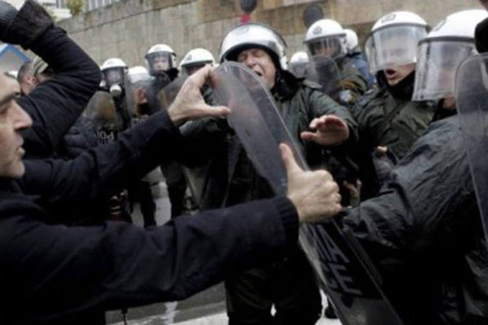 Sindicatos gregos convocam greve de 48 horas