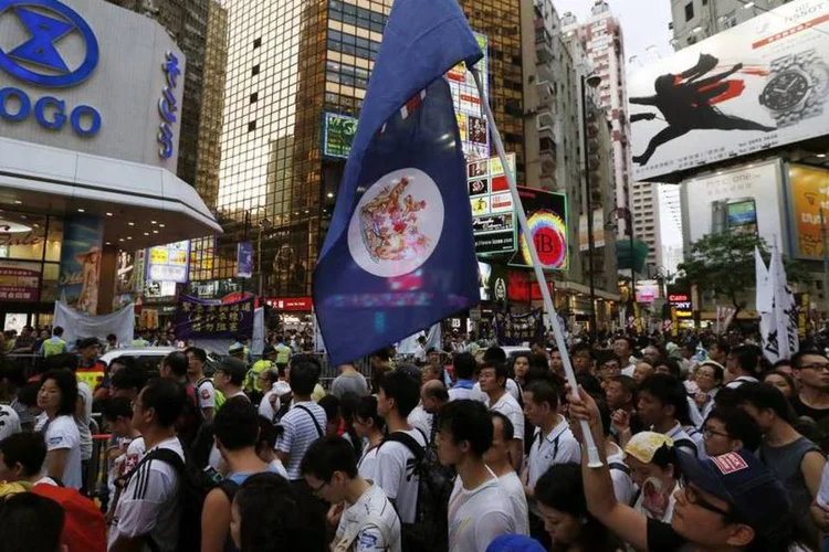 Marcha pela democracia em Hong Kong: quase 800.000 pessoas votaram a favor da plena democracia em um referendo não oficial (Bobby Yip/Reuters)