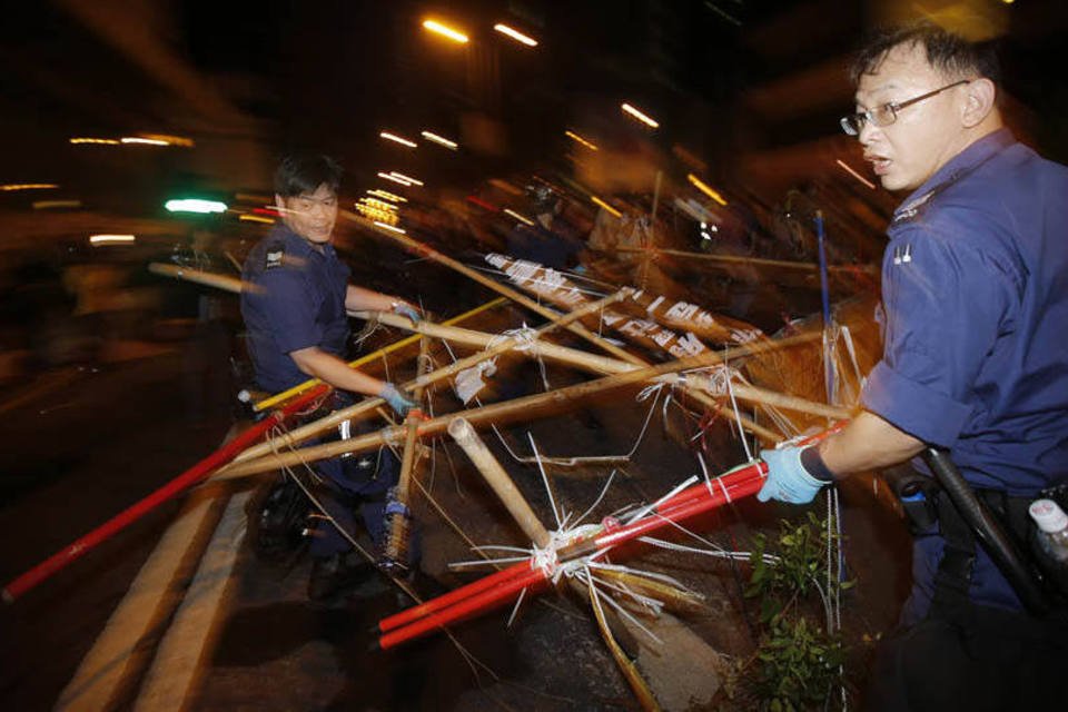 Polícia de Hong Kong enfrenta pouca resistência