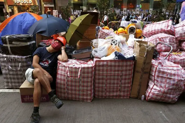 Protestos por democracia em Hong Kong: estudantes e governo mantém posições antes de diálogo (Reuters)