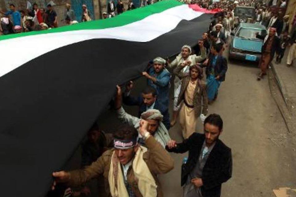 Milhares pedem renúncia do governo no Iêmen