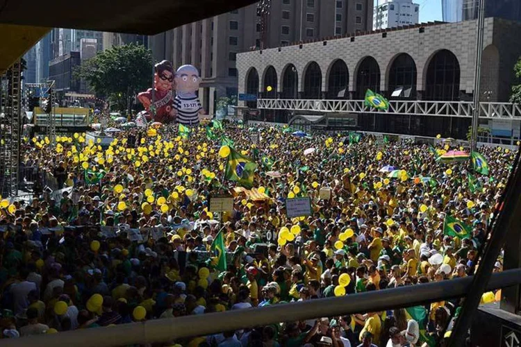 Protesto pelo impeachment: cassação de Dilma teve apoio de mais de 60% da população (Maurício Grego/Site Exame)