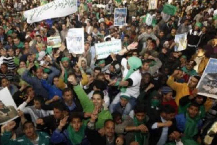 Protesto pró-regime na Líbia: segundo testemunha, até mesquita foi atacada em Zawiya (Mahmud Turkia/AFP)